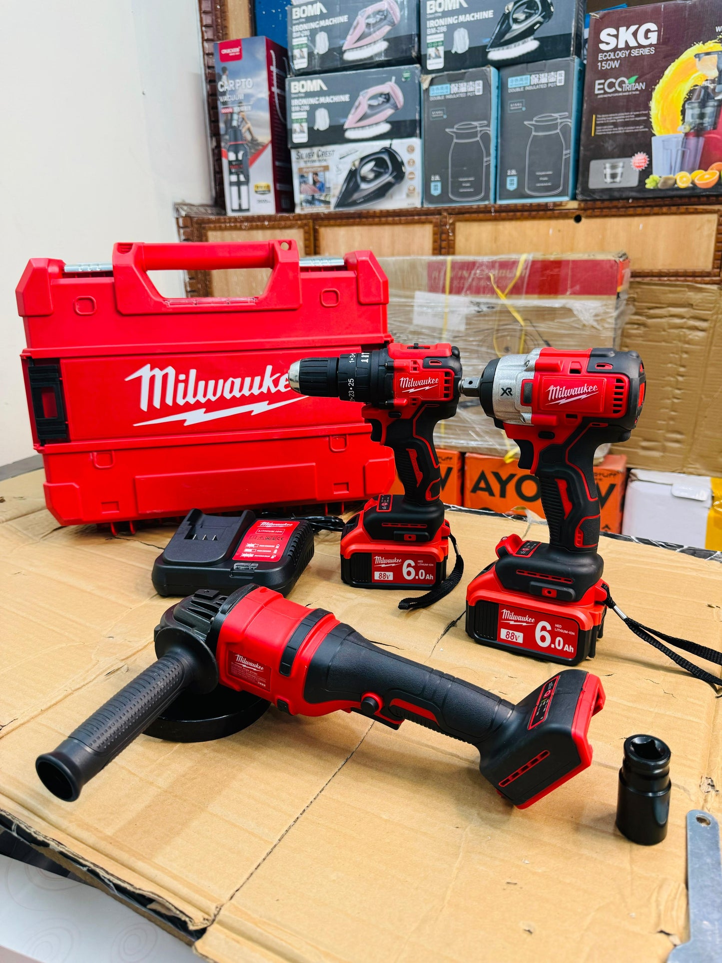 MILWAUKEE 3 in 1 88v commercial M18 FUEL Hammer Drill & Driver
