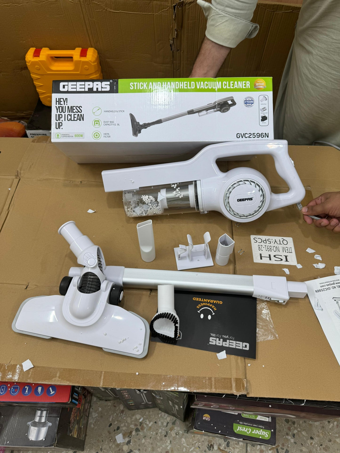 Geepas 2-in-1 Cordless Low-Noise Vacuum Cleaner