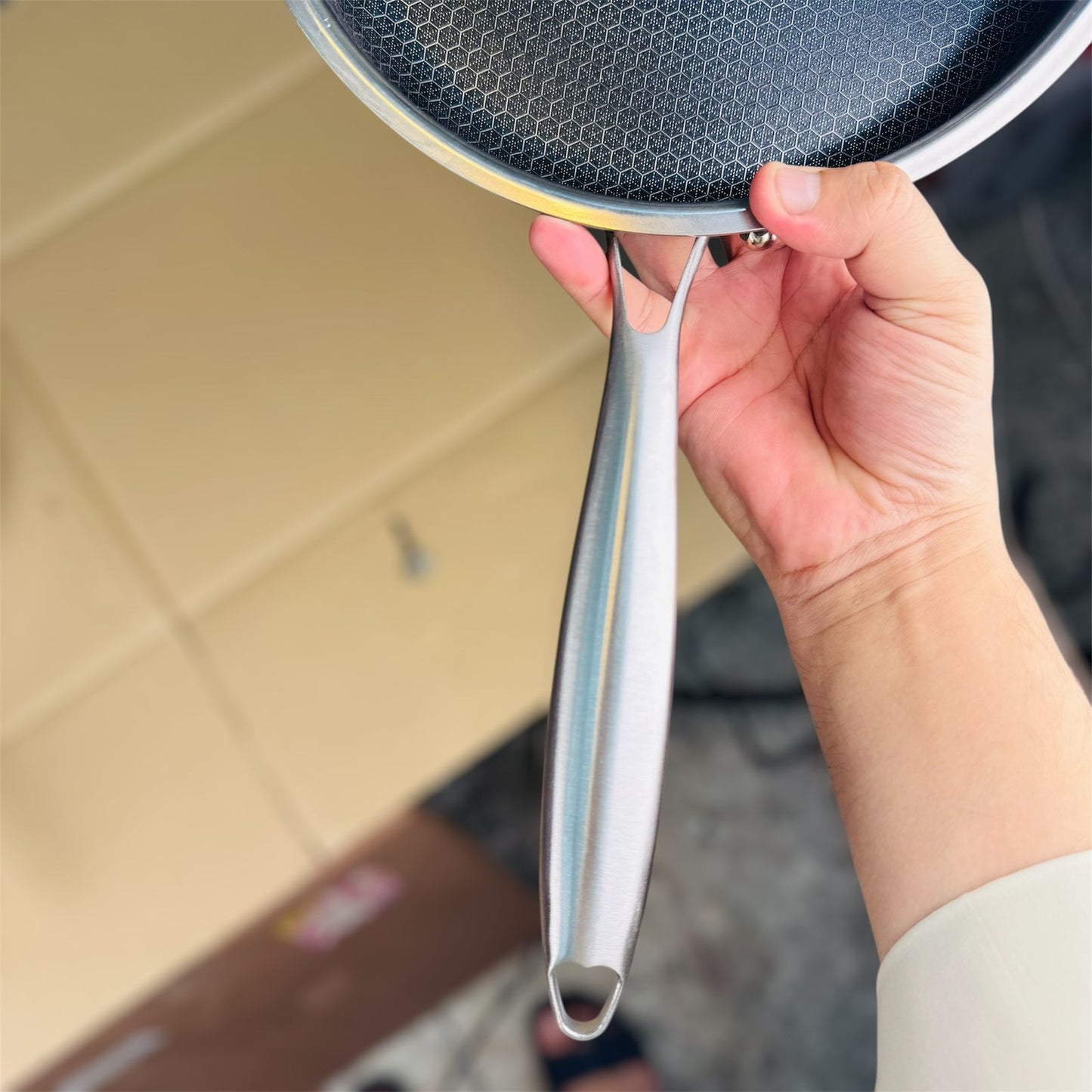 honeycomb lesser flat fry pan