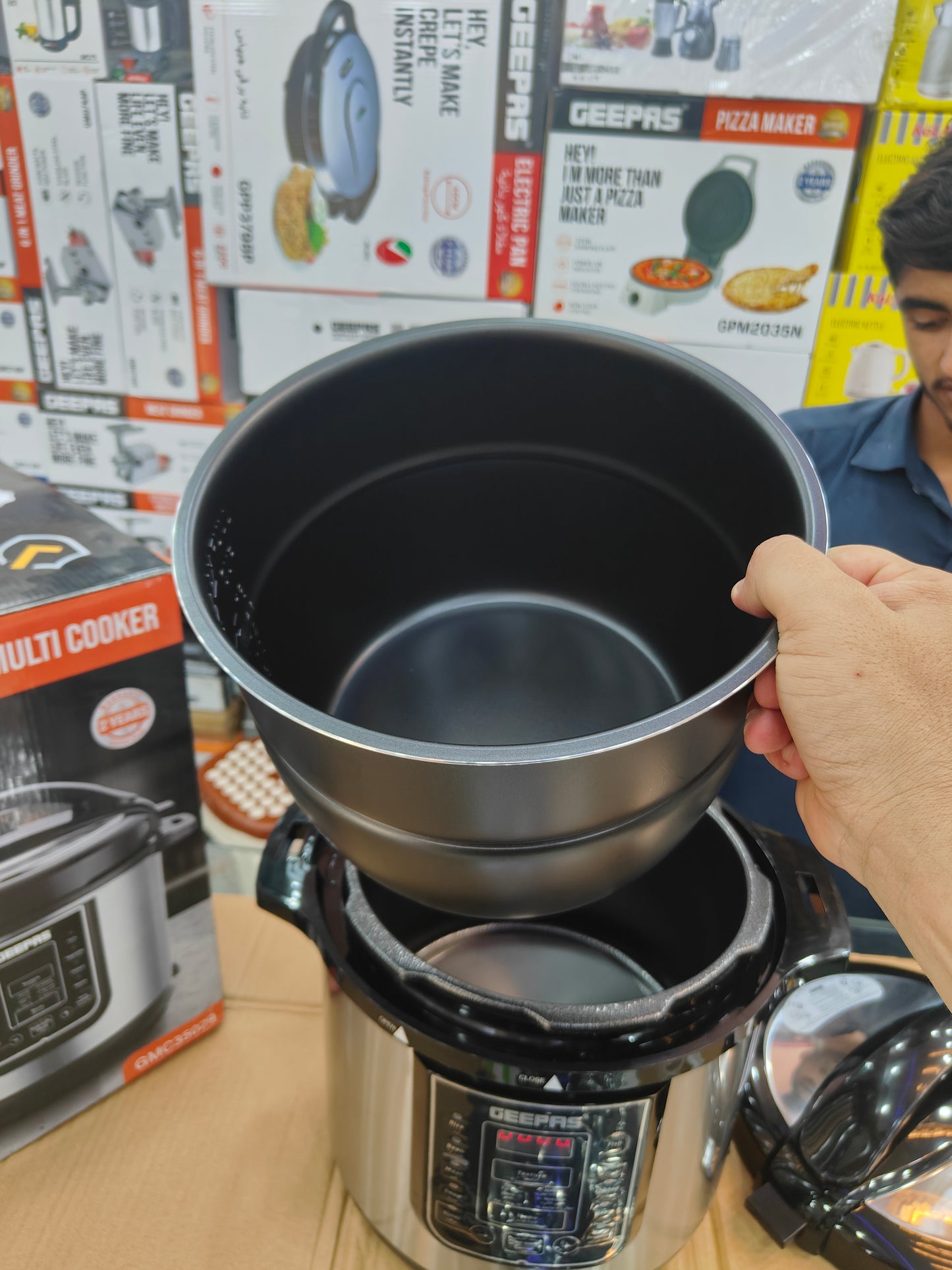 Geepas 8L Digital Multi Cooker ( pressure cookerp
