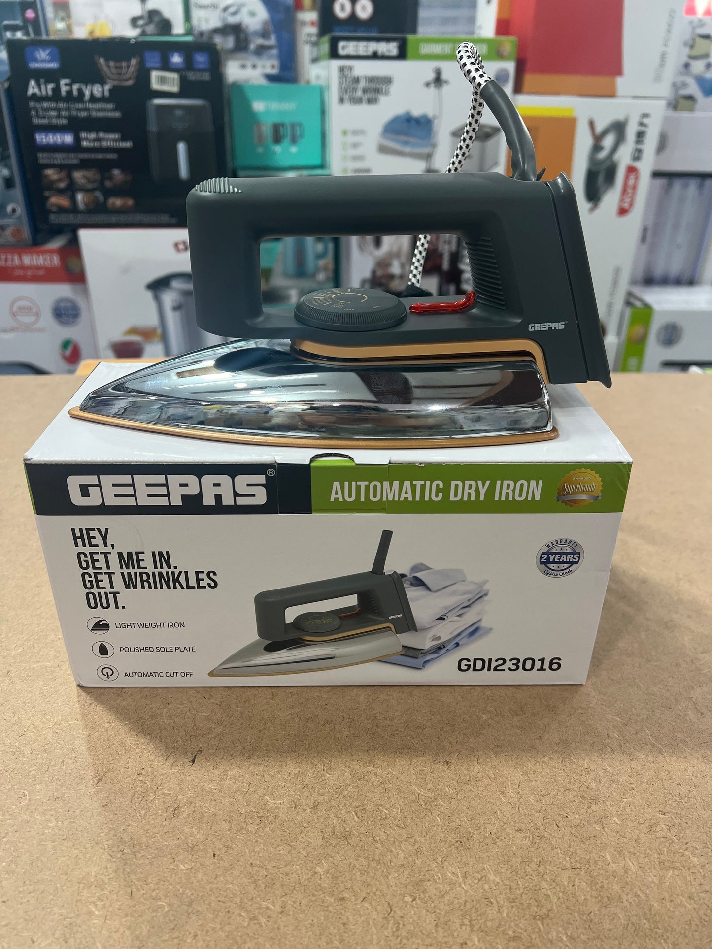 Geepas light weight dry iron