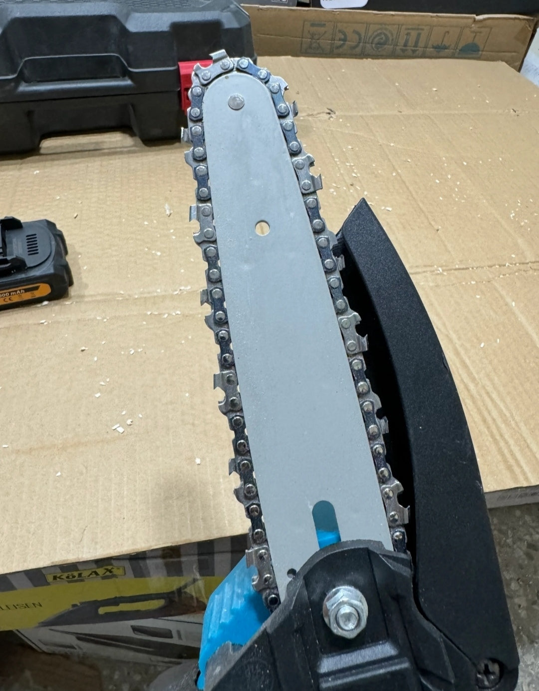 Amazon lot rechargeable chainsaw