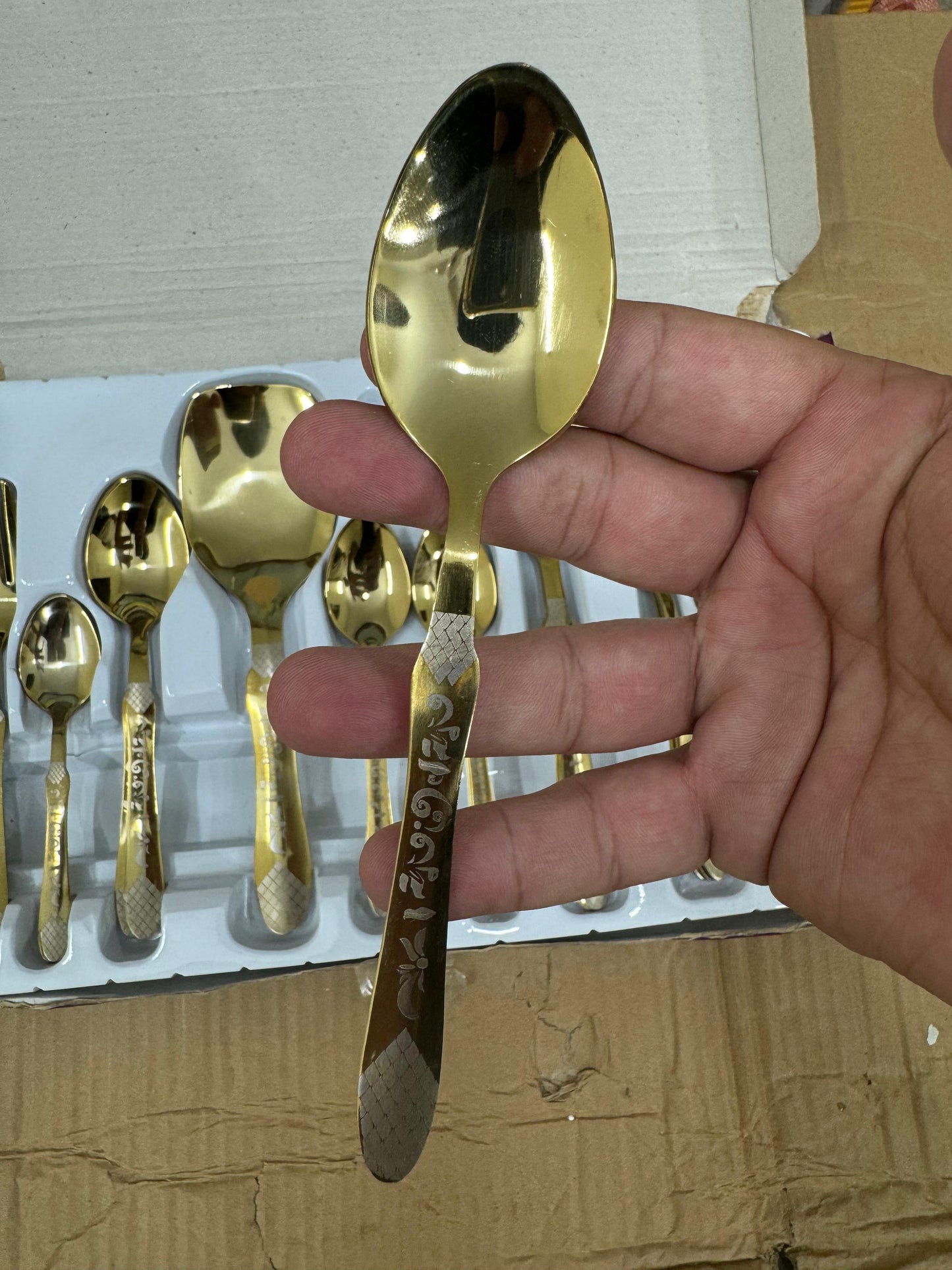 Lot imported 6 person 28 pieces golden cutlery set