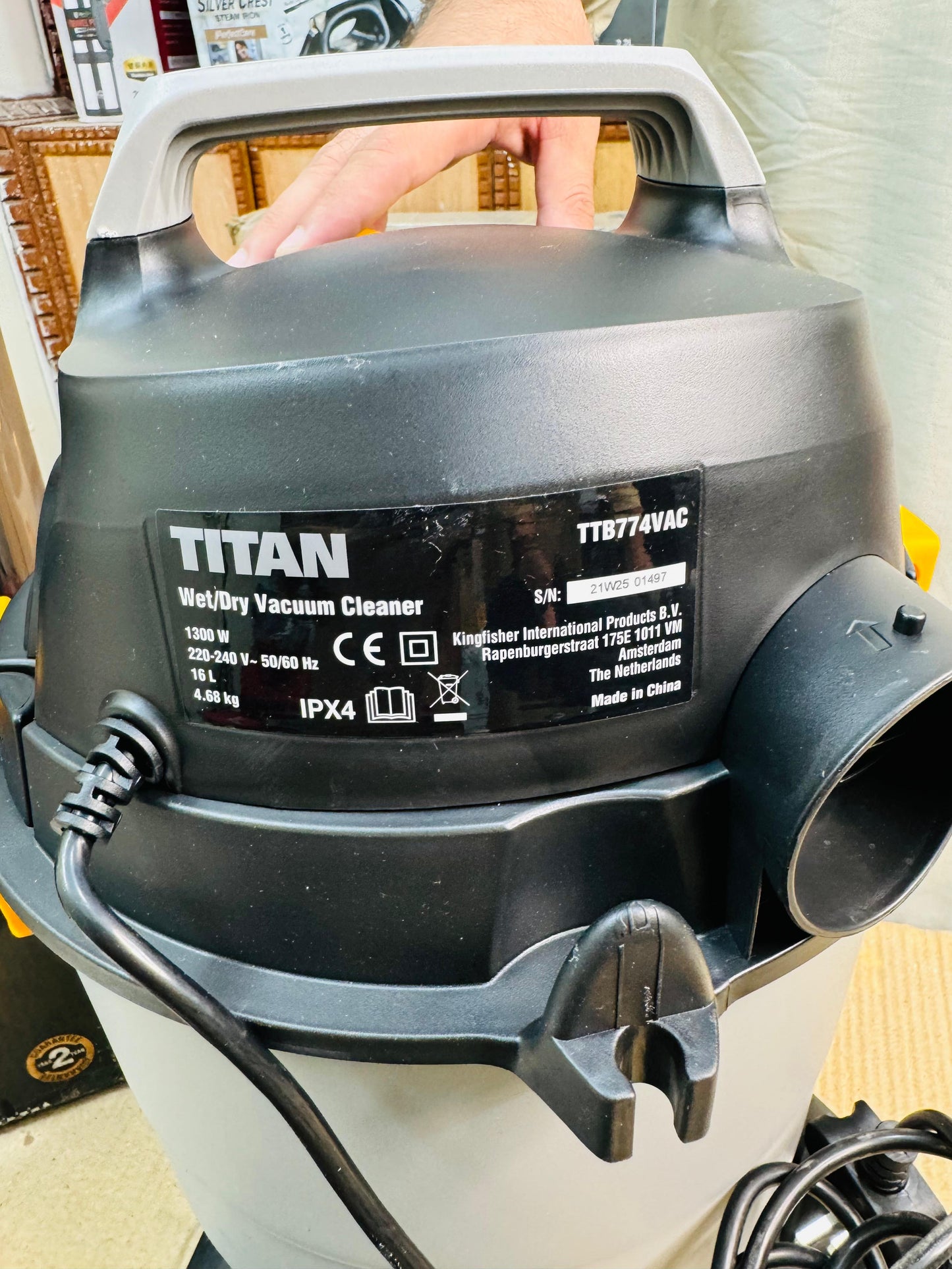 Titan 1300W 16Ltr Wet & Dry Vacuum