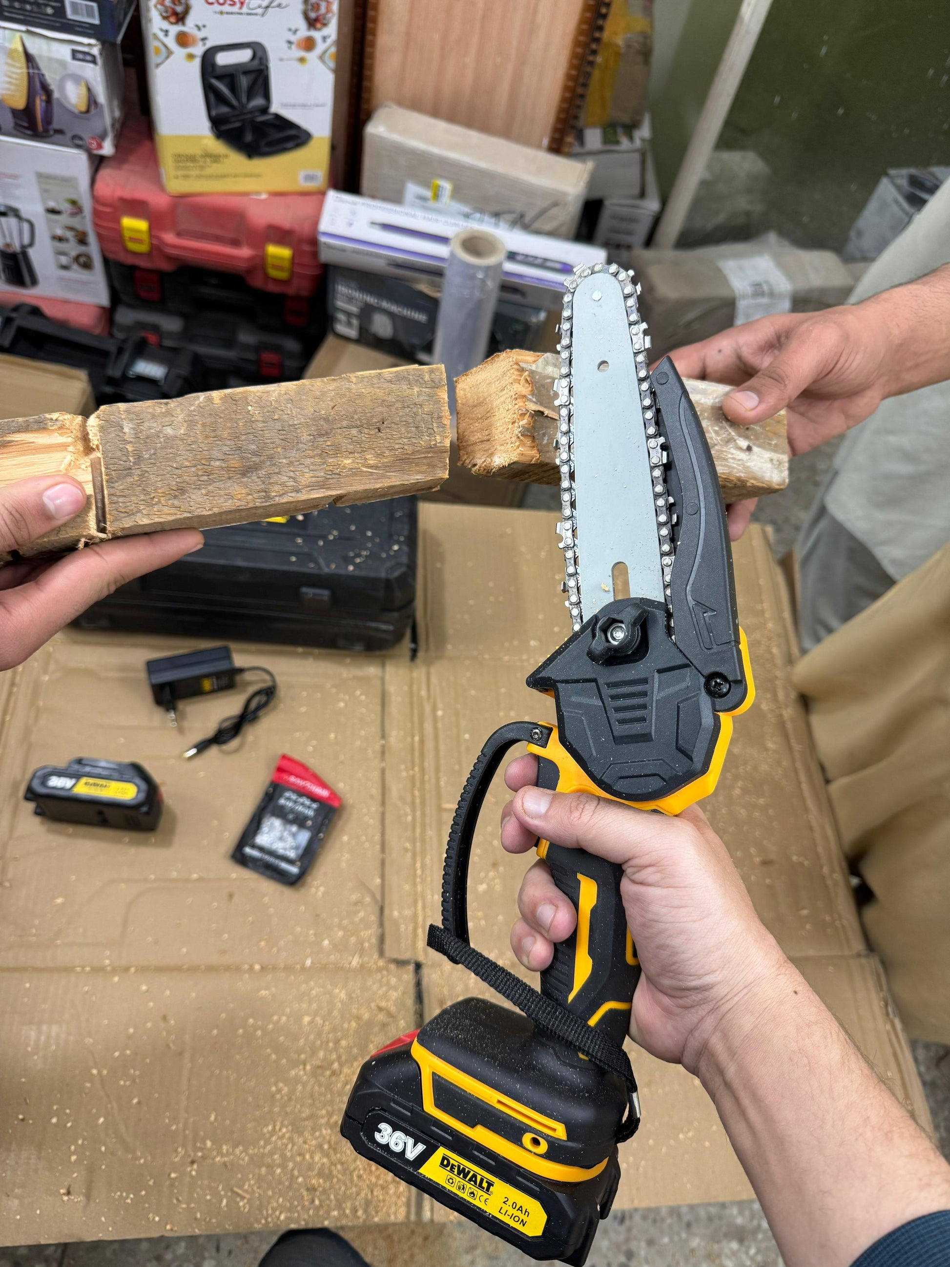 Dewalt Rechargeable chainsaw 36V - Main Image