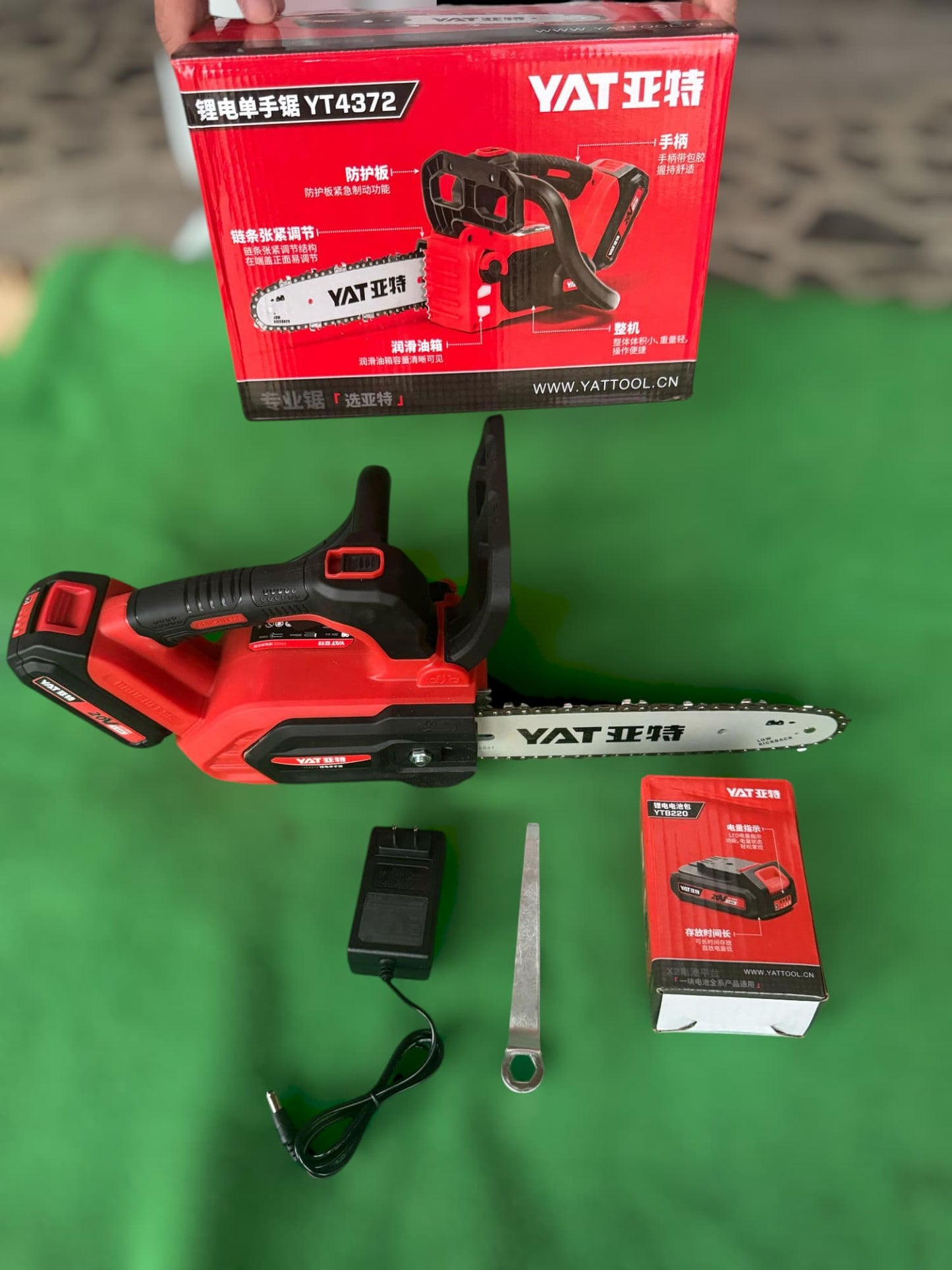 YAT Commercial Rechargeable chainsaw