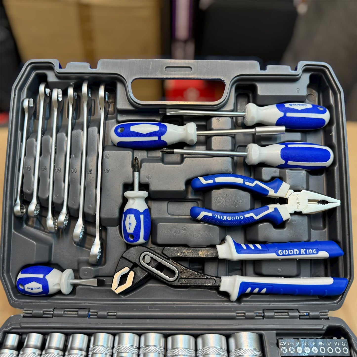 Russia GOOD KING Commercial 61 pcs  tool box