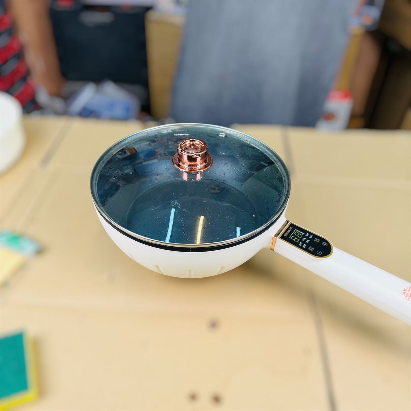 Electric fry pan with food steamer