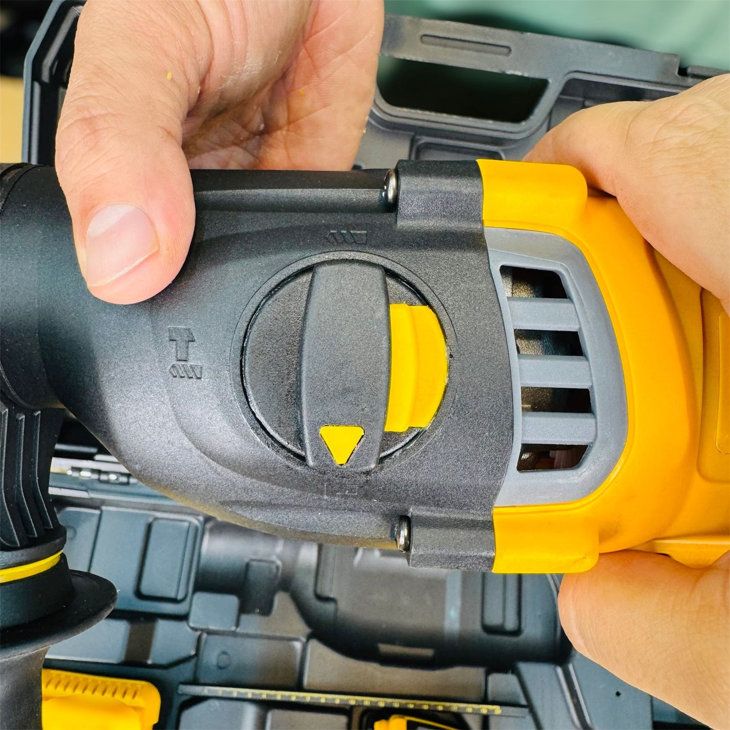 Dewalt hammer hilti with double battery