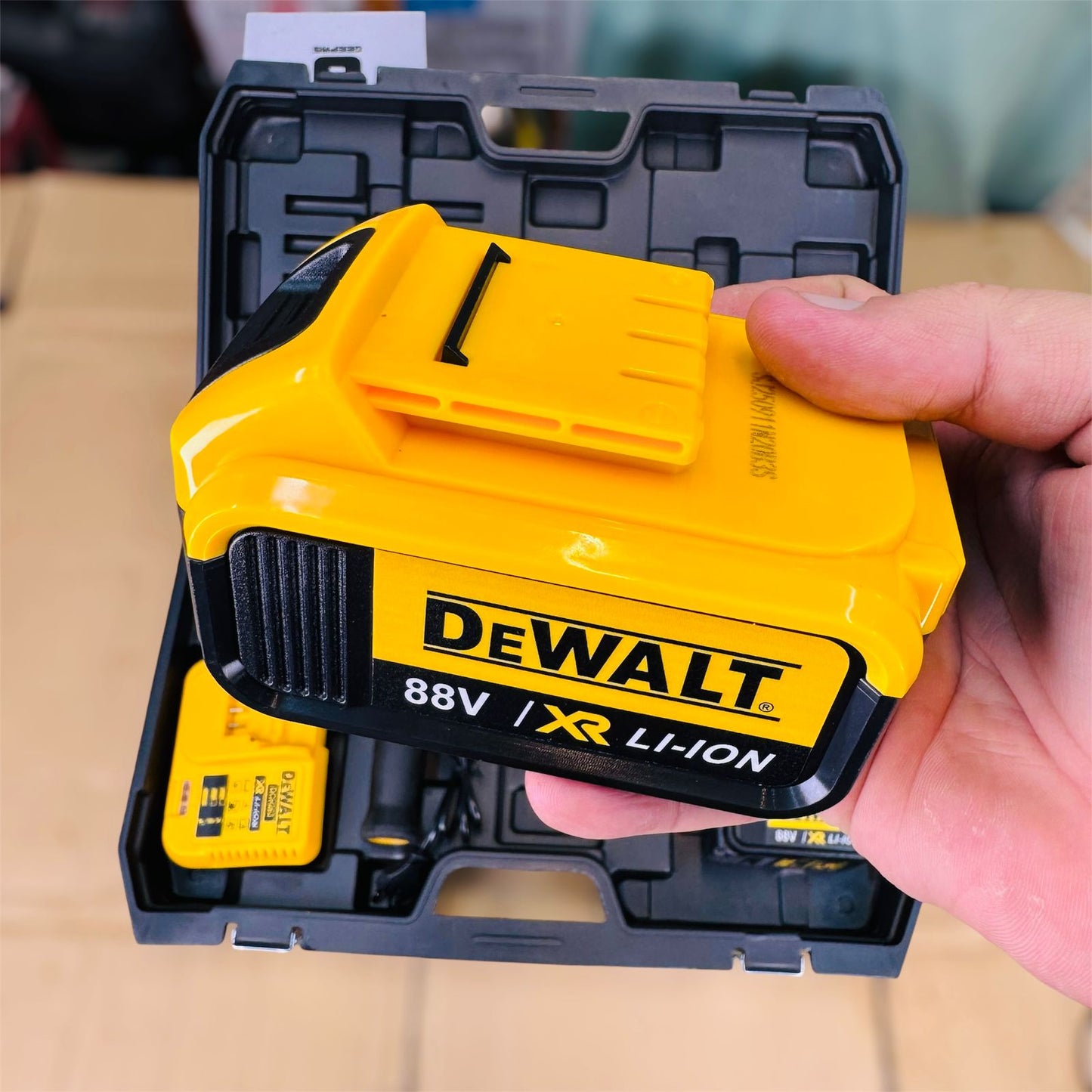 Dewalt hammer hilti with double battery
