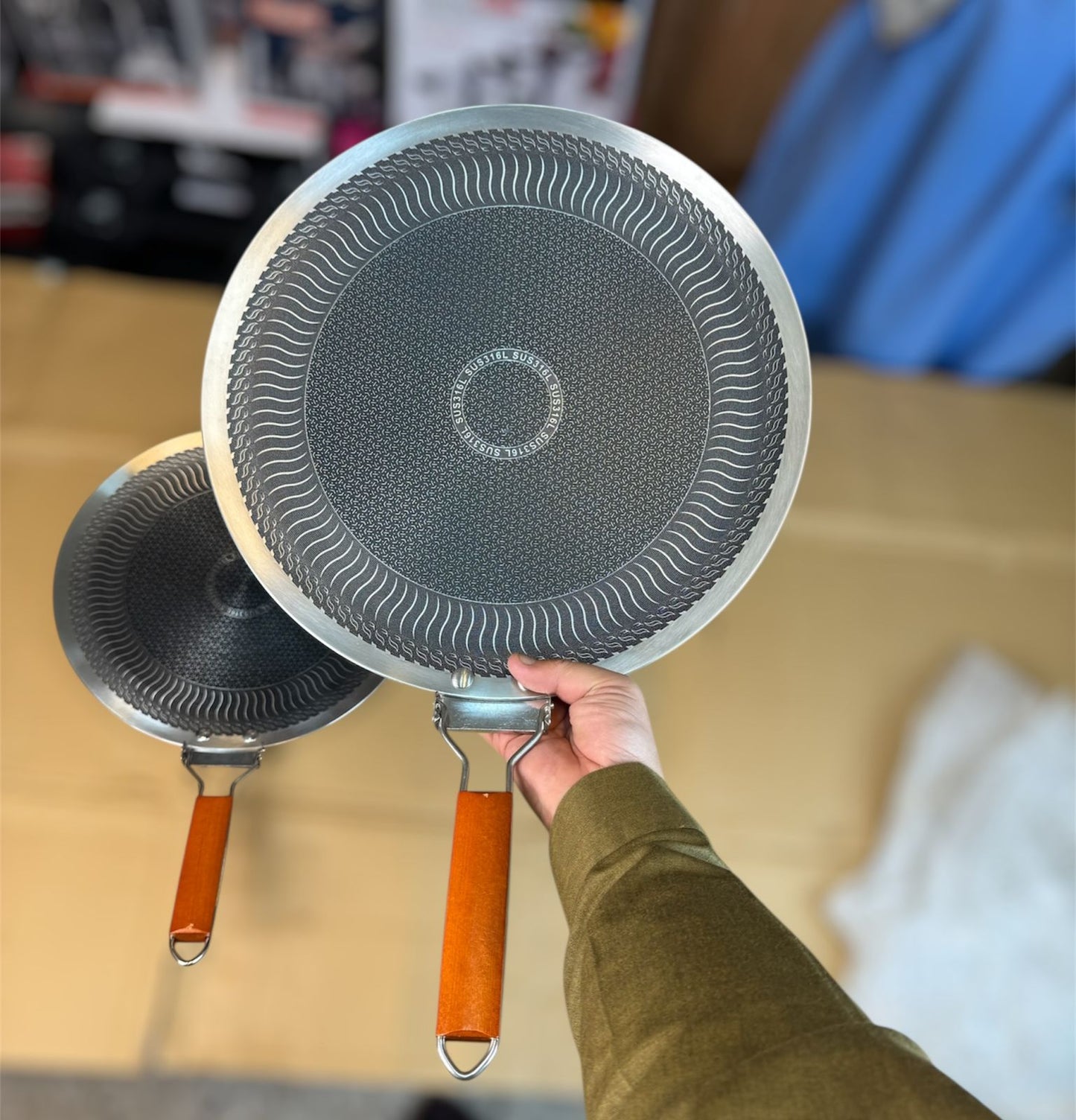 honeycomb lesser coating tawa with wood handing