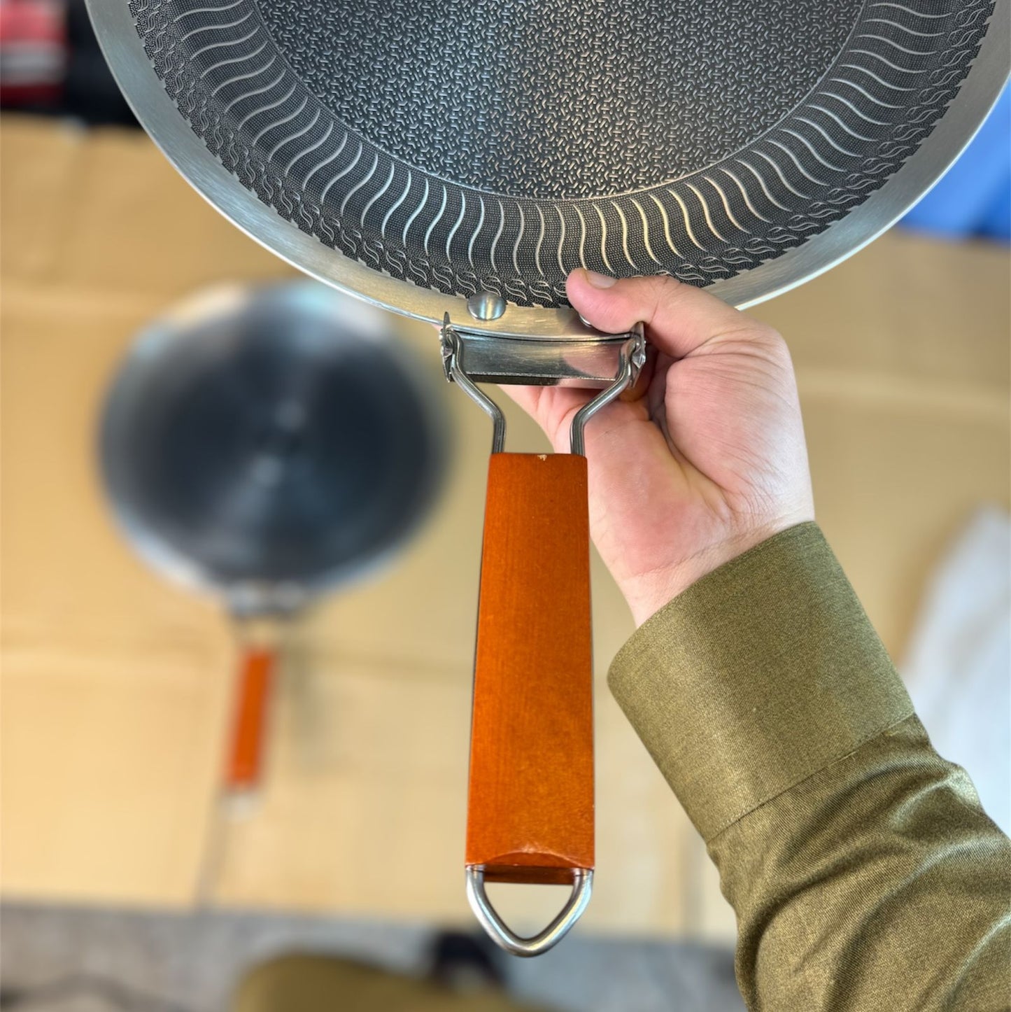 honeycomb lesser coating tawa with wood handing