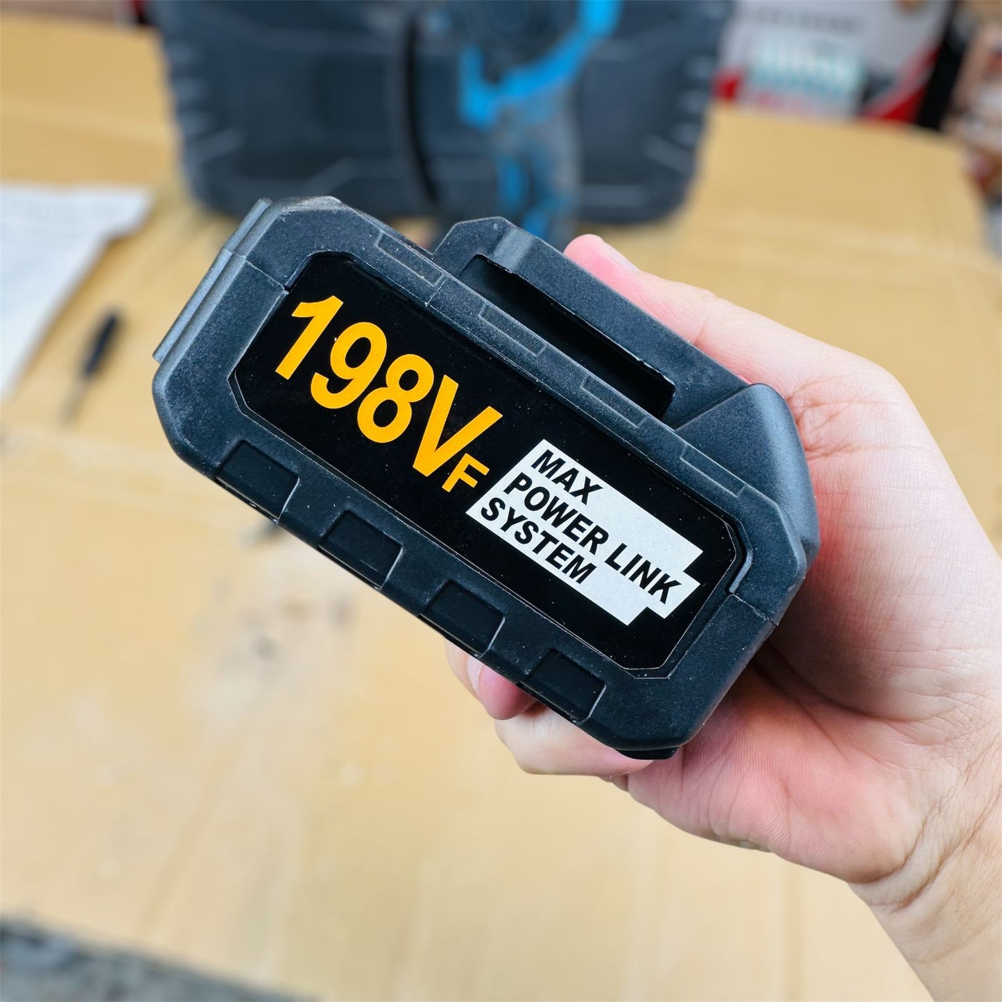 Rechargeable 6 inch 198v chainsaw