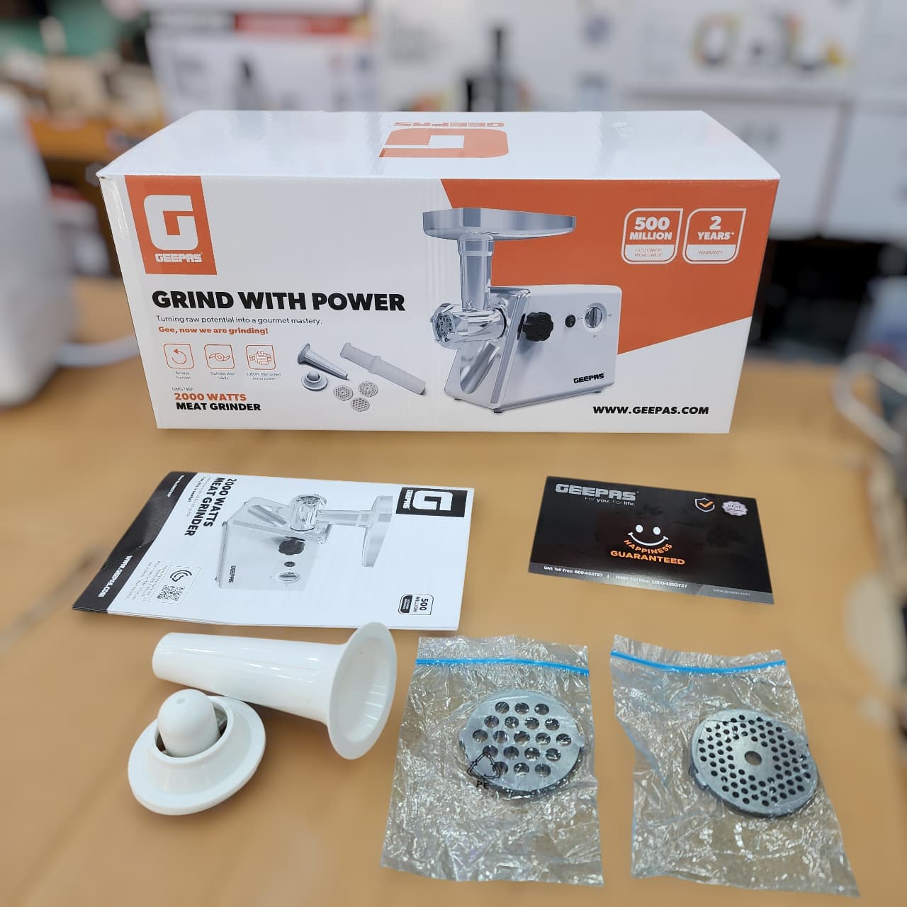 Geepas meat grinder GMG746P (2 YEAR WARRANTY