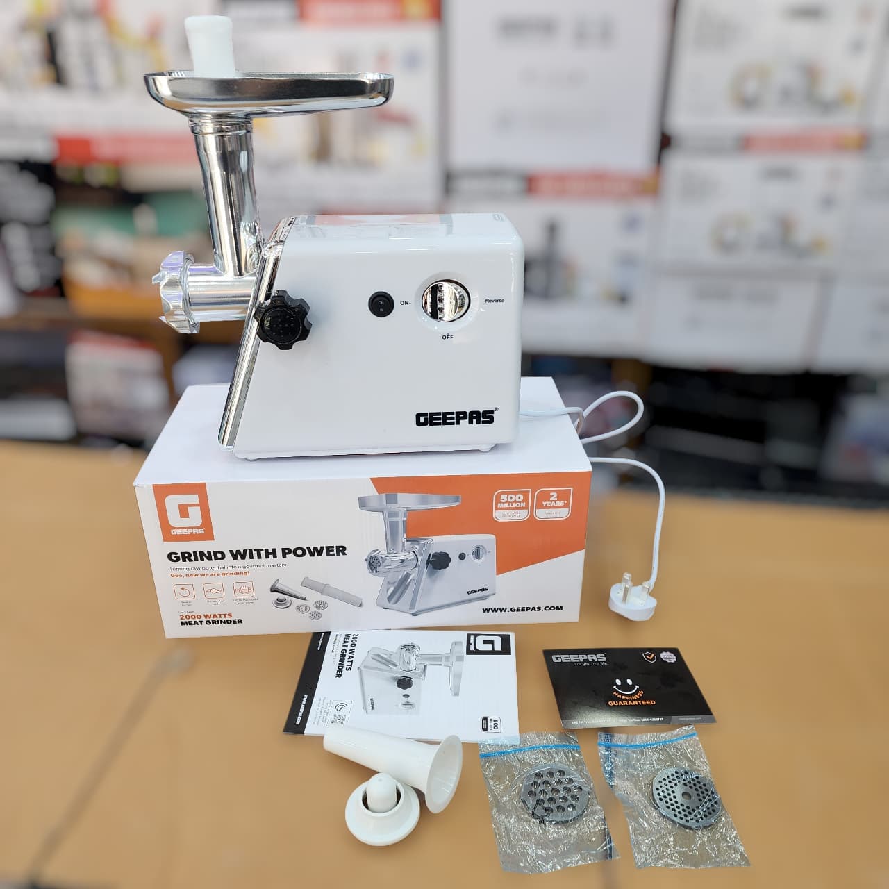 Geepas meat grinder GMG746P (2 YEAR WARRANTY