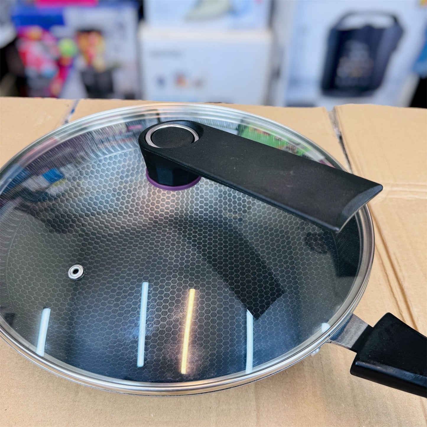 honeycomb lasser coating deep fry pan 32CM with silicon handle