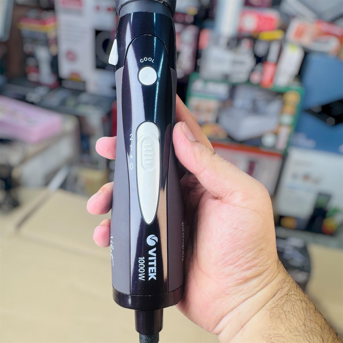 VITEK 2-in-1 styling in use