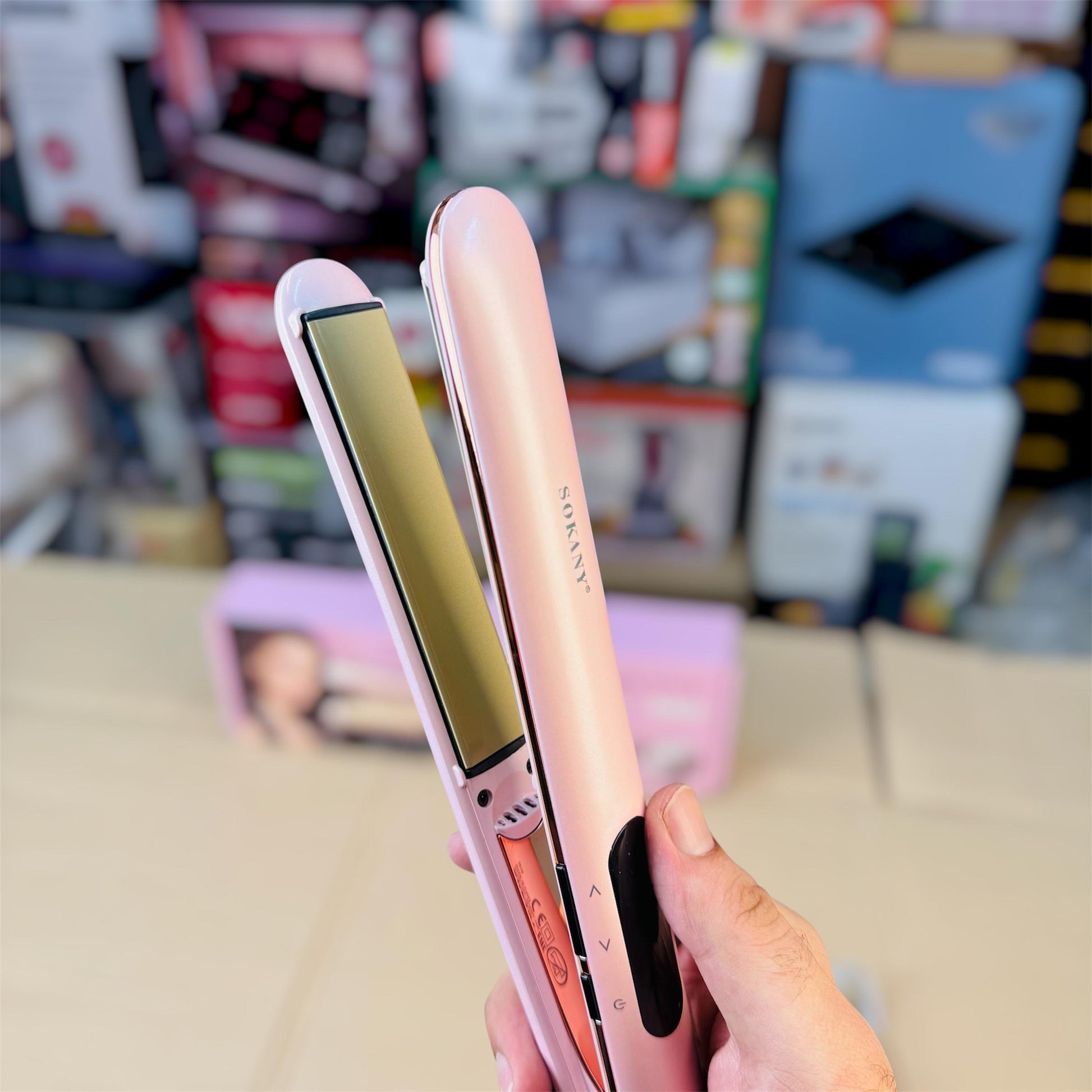 Sokany straightener ceramic plates close-up