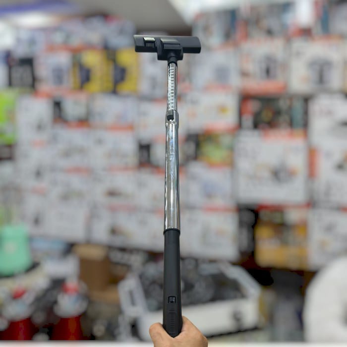 Vacuum dust collection