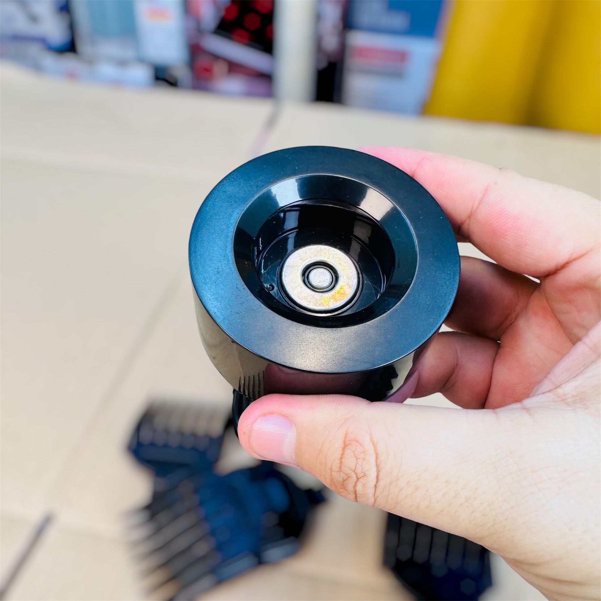 Kemei clipper in use