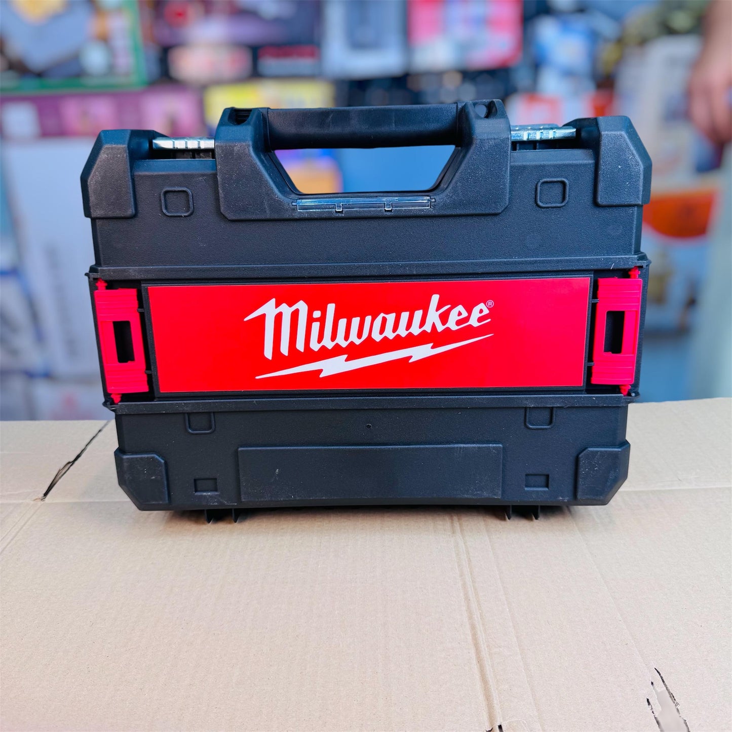 Milwaukee-style level in use