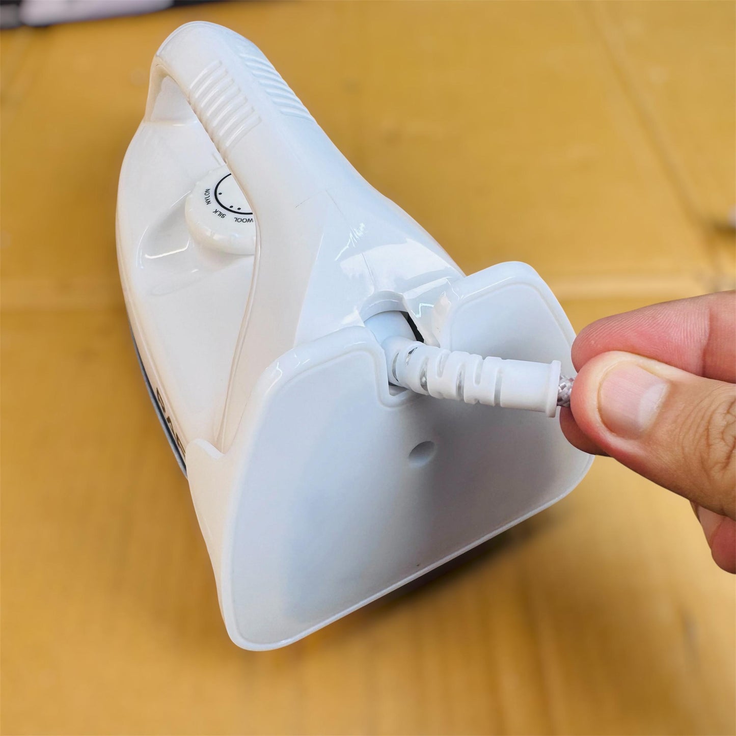 RAF Electric Steam Iron M-R1108 – Fast Heat-Up Clothes Iron