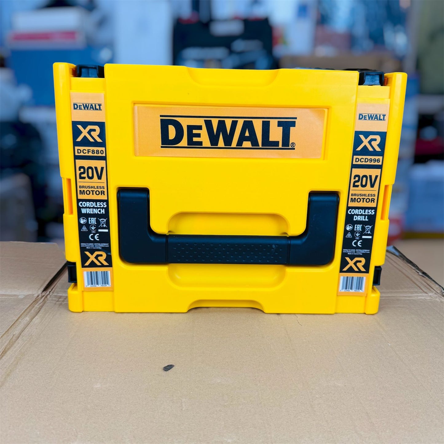2 in 1 drill & impact with tools set (DeWalt 20V)