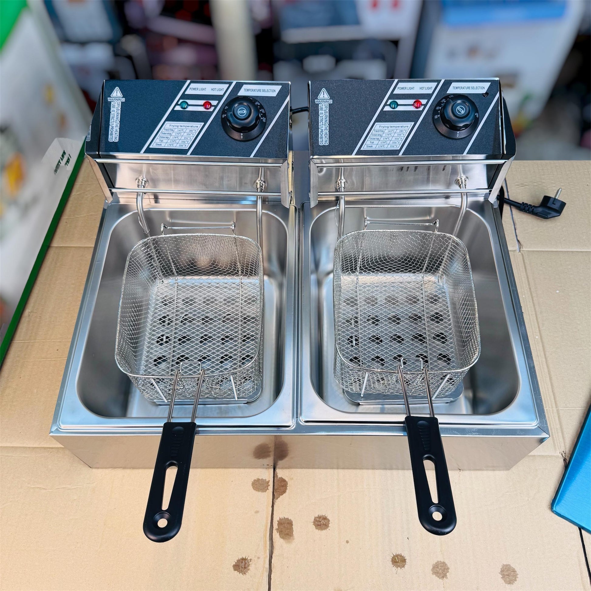 Avinas fryer in use