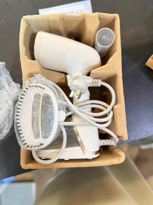 Hand held garment steamer