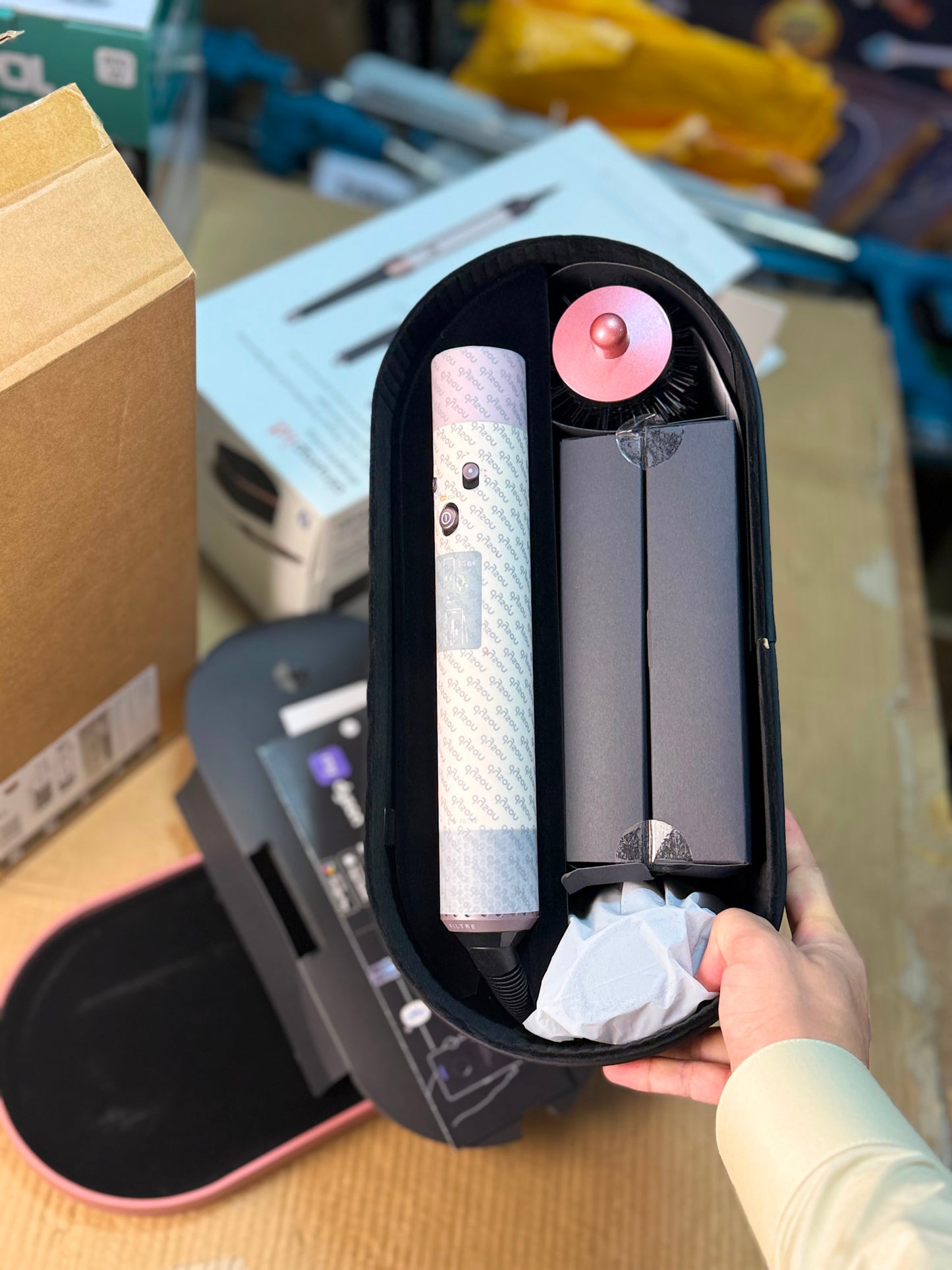 Airwrap HS08 Dyson-style Coanda hair styling tool close up